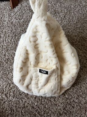 UGG Tablet mini laptop poof beanbag Faux fur